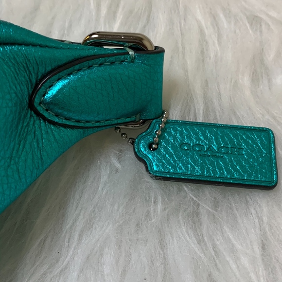 💥SOLD💥Coach Green metallic pebbled leather fanny - Picture 4 of 7